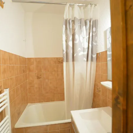 Apartament Aux Pieds Avec Terrasse, Parking Et Wi-fi - 4 Couchages - Fr-1-241-173